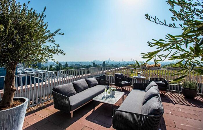 2 Bedroom Apartment For Sale In Rowland Hill Street, Hampstead, London, NW3