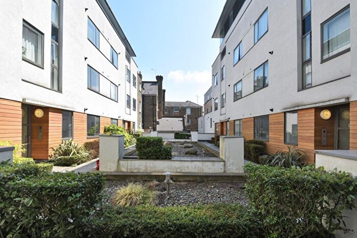 2 Bedroom Flat For Sale In Holloway Road, Islington, London, N7