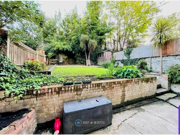 2 Bedroom Flat To Rent In Queenspark, London, NW6