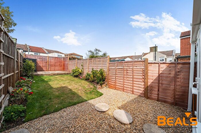 2 Bedroom Detached House For Sale In Alma Street, Gosport, Hampshire, PO12