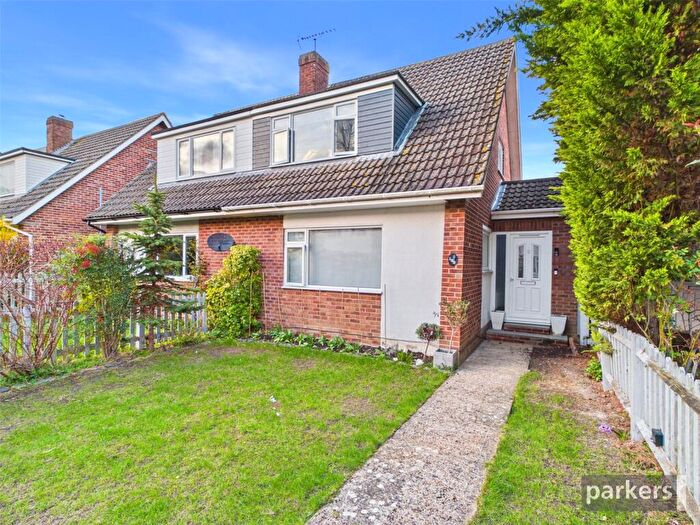 3 Bedroom Semi Detached House For Sale In Kingfisher Drive, Woodley, Reading, Berkshire, RG5
