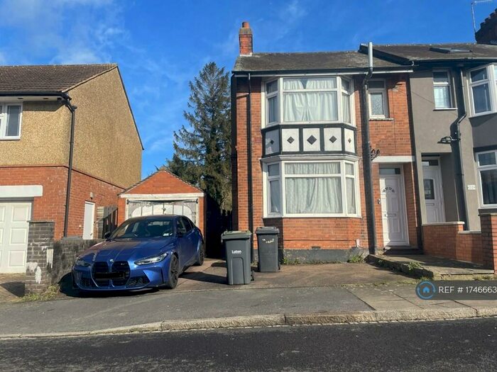 2 Bedroom Semi-Detached House To Rent In St. Winifreds Avenue, Luton, LU3