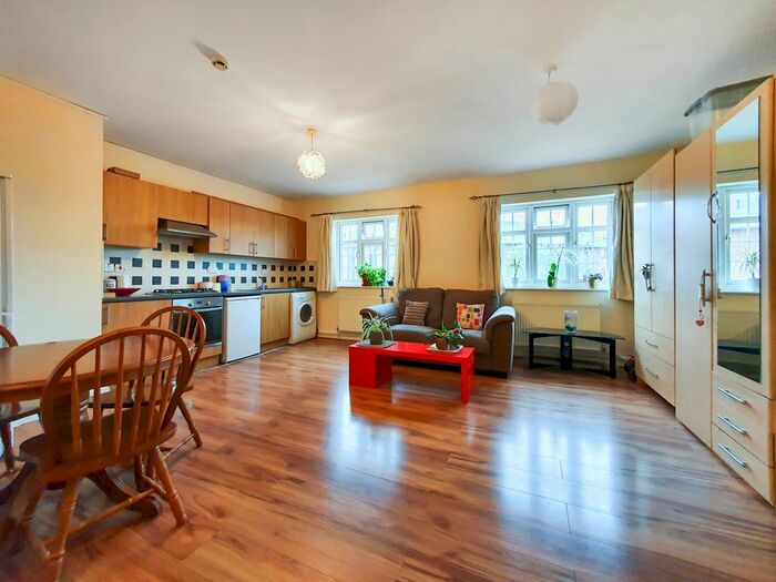 1 Bedroom Studio To Rent In Kenton Road, Kenton, Harrow, HA3