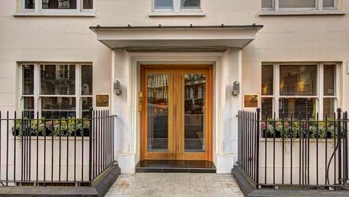 2 Bedroom Flat To Rent In Hill Street, Mayfair, W1J