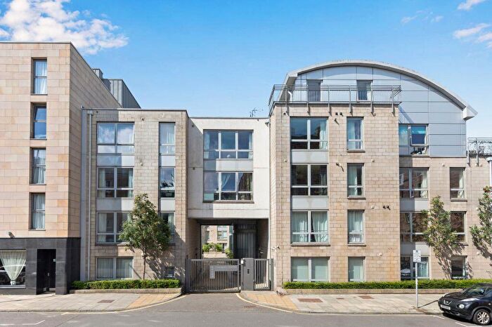 2 Bedroom Flat For Sale In / Gardner's Crescent, Fountainbridge, Edinburgh, EH3