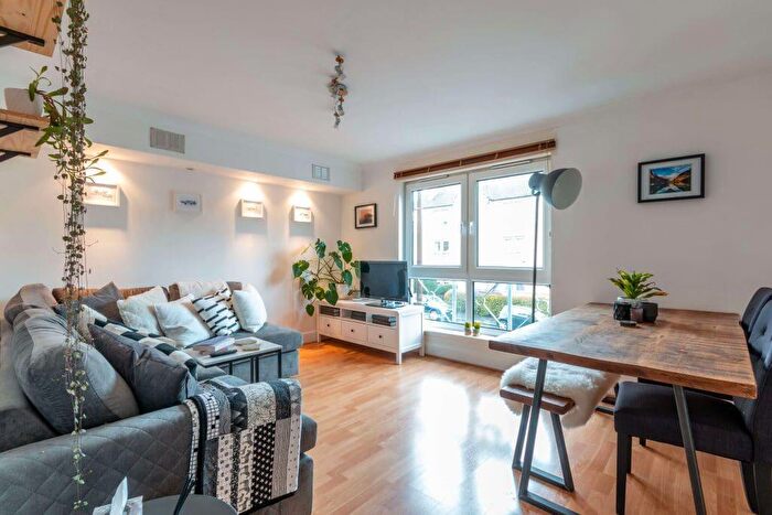 2 Bedroom Flat To Rent In L St Clair Road, Edinburgh, EH6