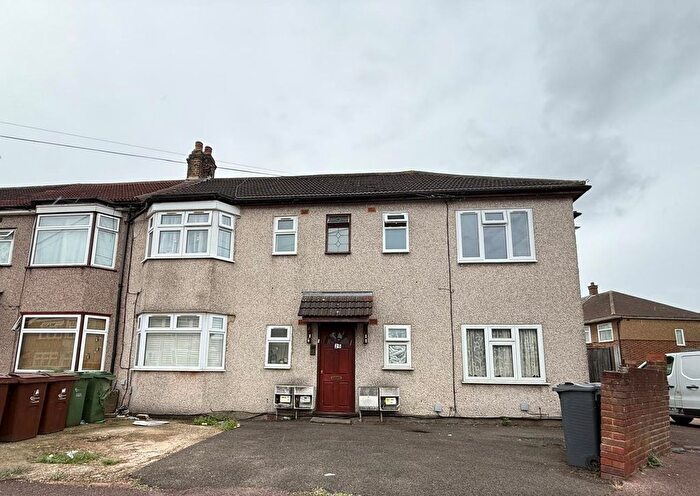 1 Bedroom Flat To Rent In James Avenue, Dagenham, RM8