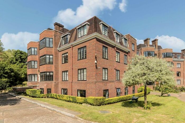 2 Bedroom Flat To Rent In Manor Fields, London, SW15