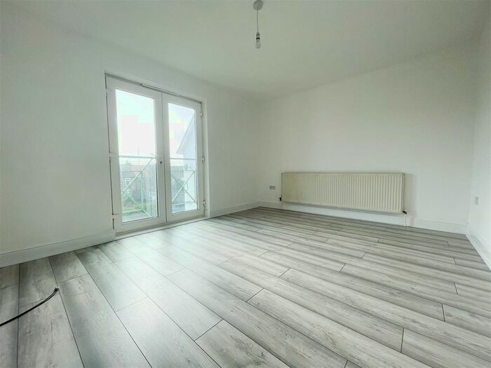 2 Bedroom Flat To Rent In Arthur Street, Grays, RM17