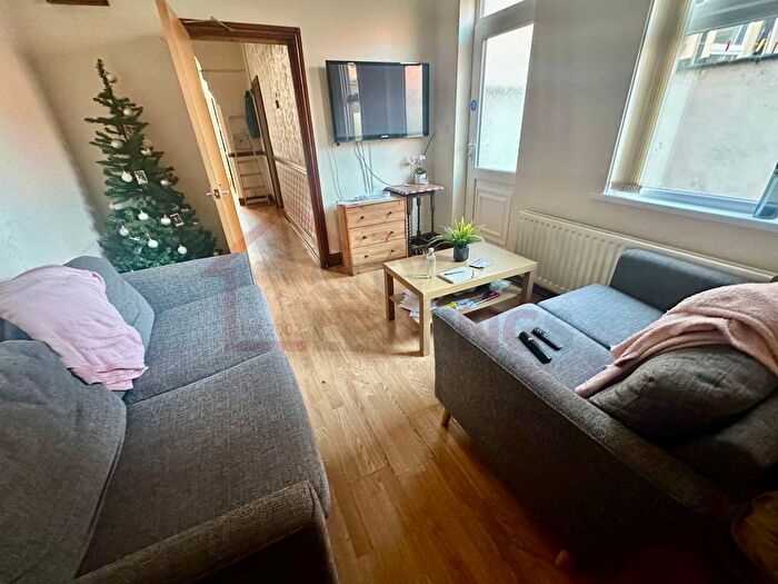 5 Bedroom Semi-Detached House To Rent In Noel Street, Forest Fields, NG7