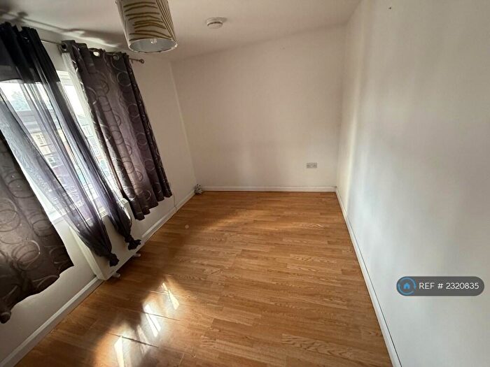 2 Bedroom Flat To Rent In Calder Road, Maidstone, ME14