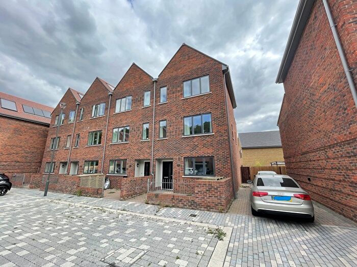 3 Bedroom Property To Rent In Towpath Crescent, Sheerwater, GU21