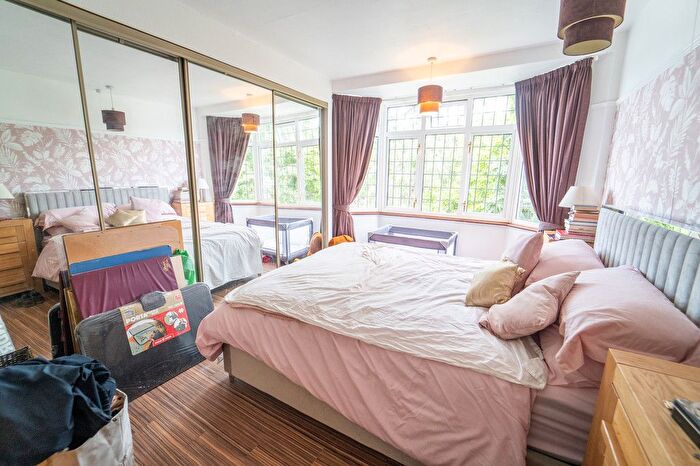 3 Bedroom Semi-Detached House For Sale In Wimborne Avenue, Southall, UB2