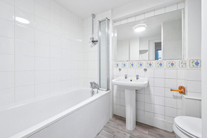 1 Bedroom Flat To Rent In Redcliffe Gardens, Chelsea, SW10