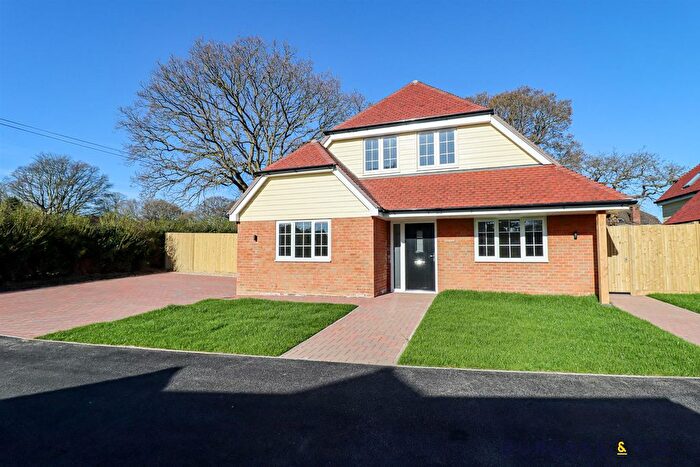 4 Bedroom Detached House For Sale In Sandhurst Lane, Bexhill-On-Sea, TN39