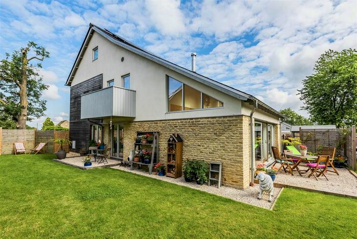 4 Bedroom Detached House For Sale In Upton Lane, Brookthorpe, Gloucester GL4