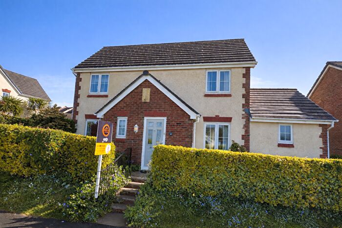 4 Bedroom Detached House For Sale In Bryn Uchaf, Llanelli, SA14