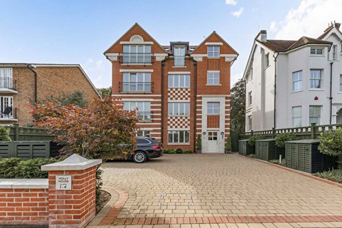 2 Bedroom Flat To Rent In Clifton Road, London, SW19