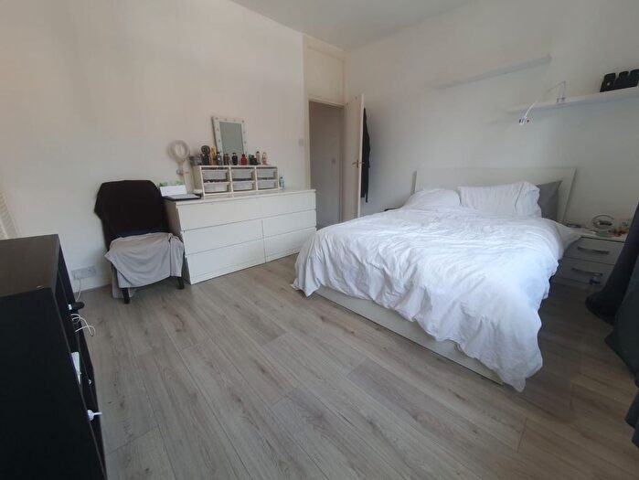 2 Bedroom End Terrace House For Sale In Fourth Avenue, London, E12