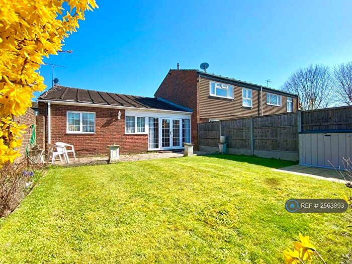 3 Bedroom Bungalow To Rent In Wheatcroft, Cheshunt, EN7