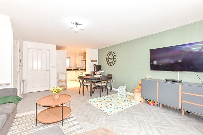 3 Bedroom Semi-Detached House For Sale In Richardson Way, Littlehampton, West Sussex, BN17