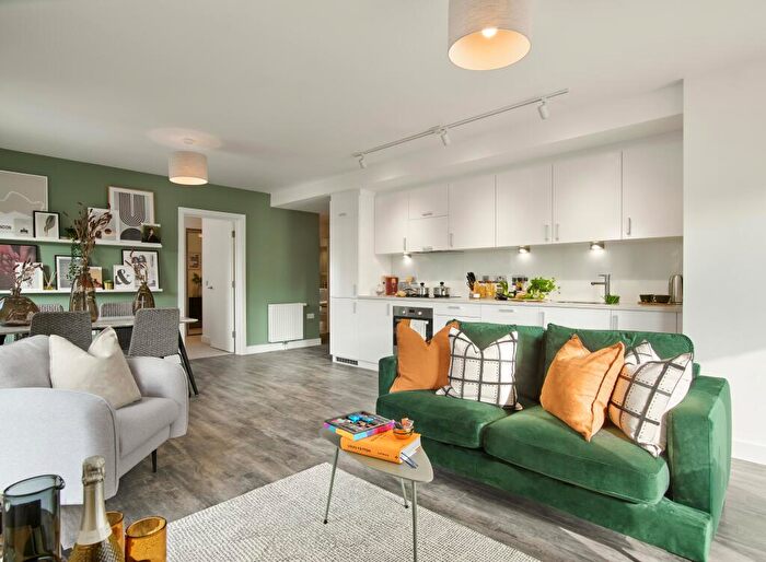 2 Bedroom Apartment To Rent In Millet Place, Pontoon Dock London, E16