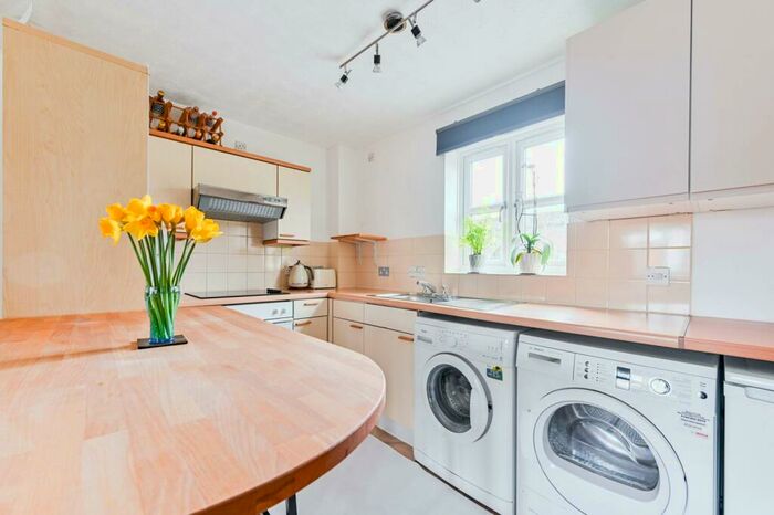 Studio To Rent In Lodgehill Park Close, South Harrow, Harrow, HA2