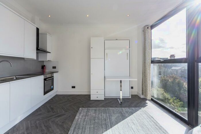 Flat To Rent In Chamberlayne Road London, NW10