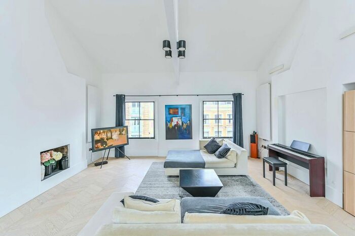 3 Bedroom Flat To Rent In Wandsworth Road, Battersea, London, SW8