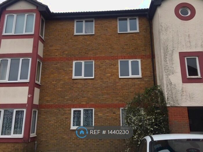 2 Bedroom Flat To Rent In Ramshaw Drive, Chelmsford, CM2