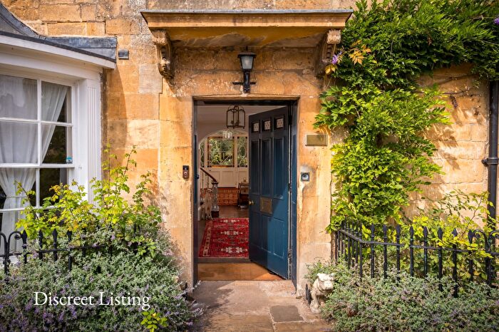 6 Bedroom Character Property For Sale In Discreet Listing, Chipping Campden, The Cotswolds, GL55