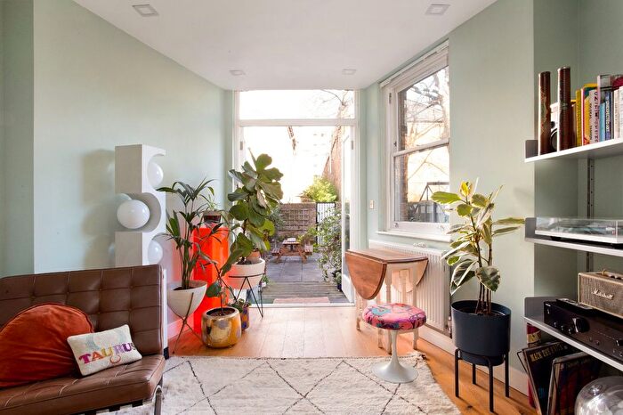 2 Bedroom Flat To Rent In Dalston Lane, Islington, E8