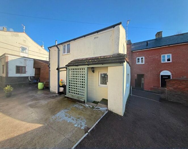 1 Bedroom Semi-Detached House For Sale In King Street, Bridport, Dorset, DT6