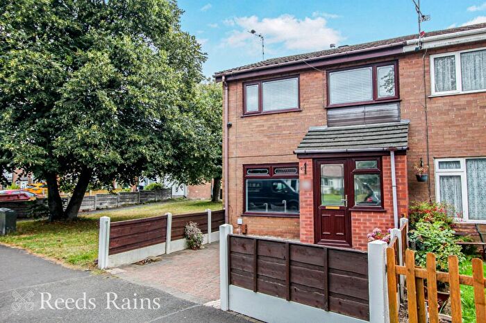 3 Bedroom End Of Terrace House To Rent In Earlsway, Macclesfield, Cheshire, SK11