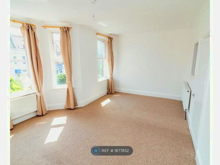 2 Bedroom Flat To Rent In Holdenhurst Road, Bournemouth, BH8