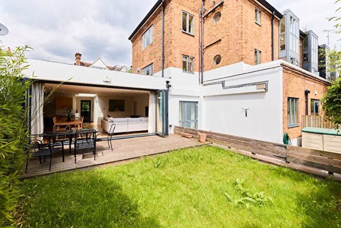 3 Bedroom Flat To Rent In Gwendolen Avenue, London, SW15