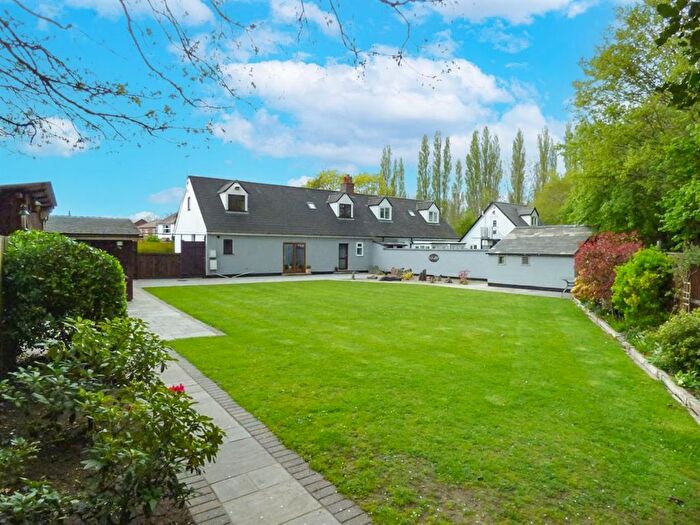 4 Bedroom Semi-Detached House For Sale In Bungalow, Upper Wick Lane, Rushwick, Worcester, WR2