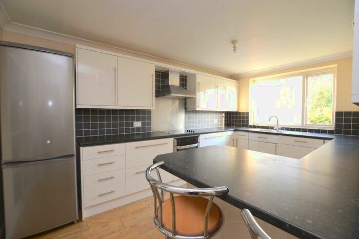 2 Bedroom Apartment To Rent In Devonshire Road, Hatch End, HA5