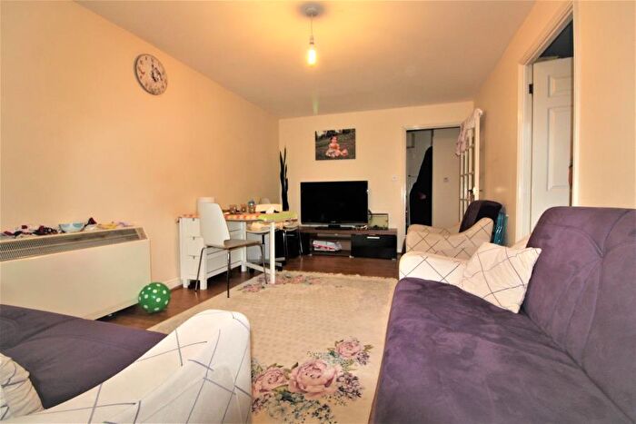 1 Bedroom Flat To Rent In Dundas Mews, Enfield Island Village, EN3
