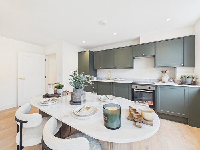 2 Bedroom Apartment To Rent In High Street, Worthing, BN11