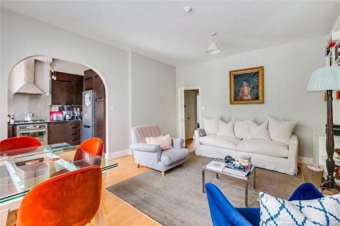 2 Bedroom Flat To Rent In Elsham Road, London, W14