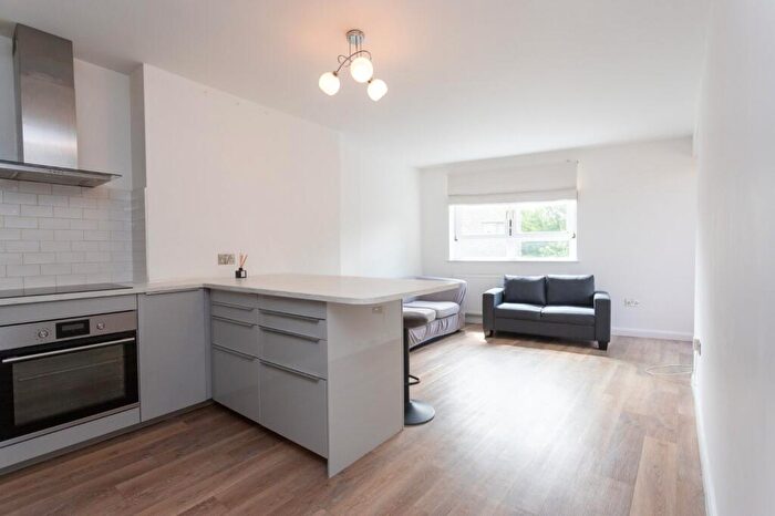 3 Bedroom Apartment To Rent In Albertstarr House, Deptford, London, SE8