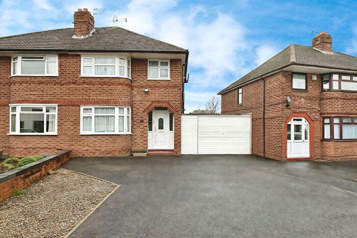 3 Bedroom Semi Detached House For Sale In Romsey Road, Fordhouses, Wolverhampton, WV10