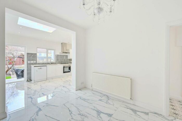 4 Bedroom House To Rent In Sanderstead Road, Leyton, London, E10