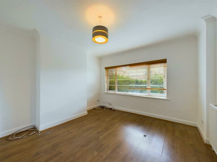 2 Bedroom Maisonette To Rent In Northdown Close, Ruislip, HA4