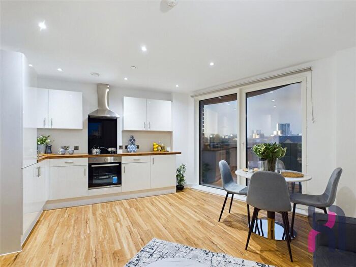 2 Bedroom Flat To Rent In Manchester Waters, Pomona Strand, Old Trafford, M16