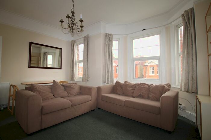 2 Bedroom Flat To Rent In Cromwell Road, London, SW19