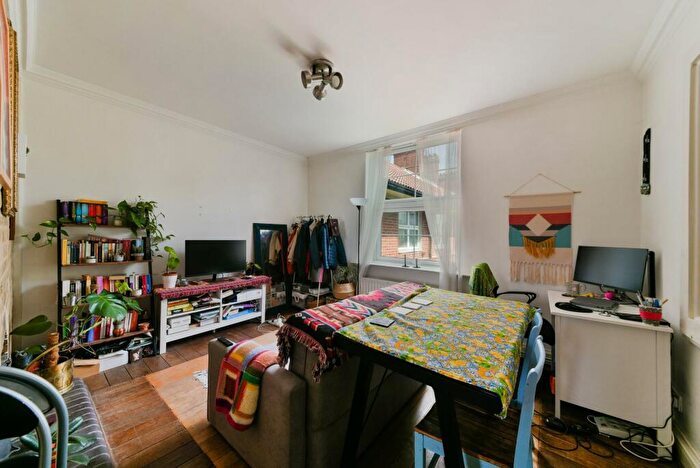 1 Bedroom Flat For Sale In Matilda House, St. Katharines Way, E1W
