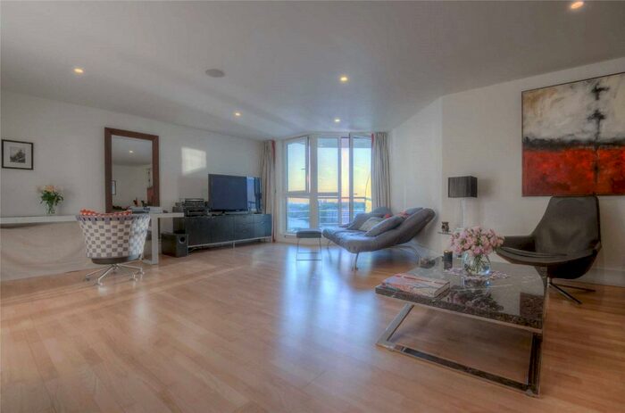 2 Bedroom Flat To Rent In Hamilton House, St George Wharf, Vauxhall, SW8