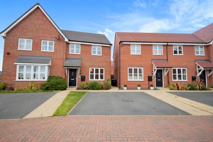 3 Bedroom Semi-Detached House To Rent In Kingfisher Drive, Southam, CV47